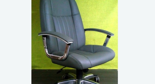 Перетяжка офисного кресла кожей. Новокосино